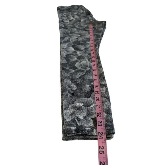 Women's Athleta Gray White Elation Textured Tight Floral Activewear Leggings S - Picture 9 of 9
